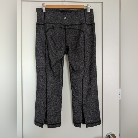 Capri Lululemon size 8 - Picture 3 of 6